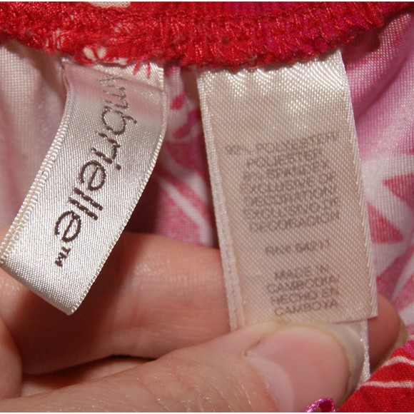 Medium Ambrielle Red Rose Covered Silky Pants Loungewear Lettuce Hem Comfy - Picture 8 of 9